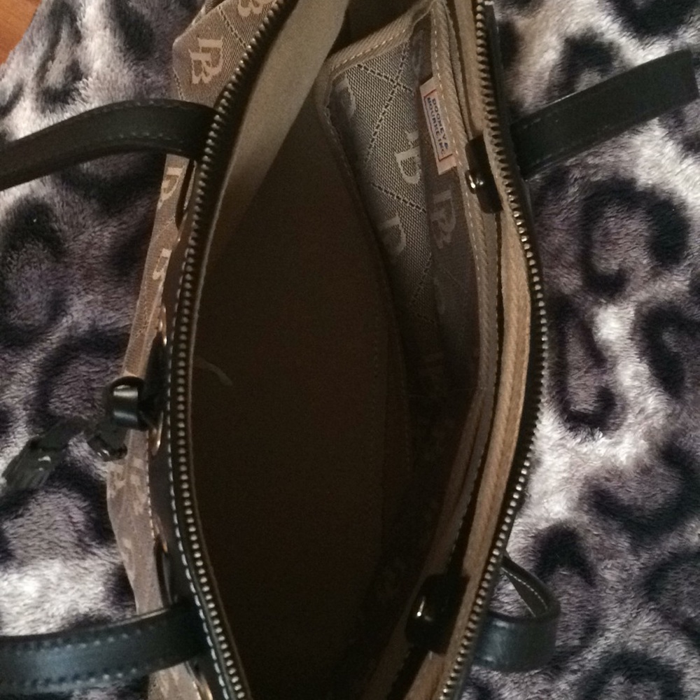 Dooney&Bourkey bag. - Picture 2 of 3
